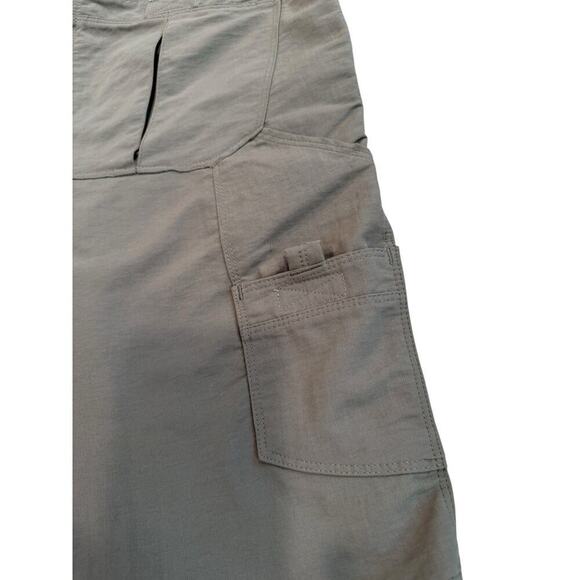 The North Face Cargo Shorts Size 38 7 Pockets Khaki Hiking Athletic 100% Nylon - Picture 13 of 14